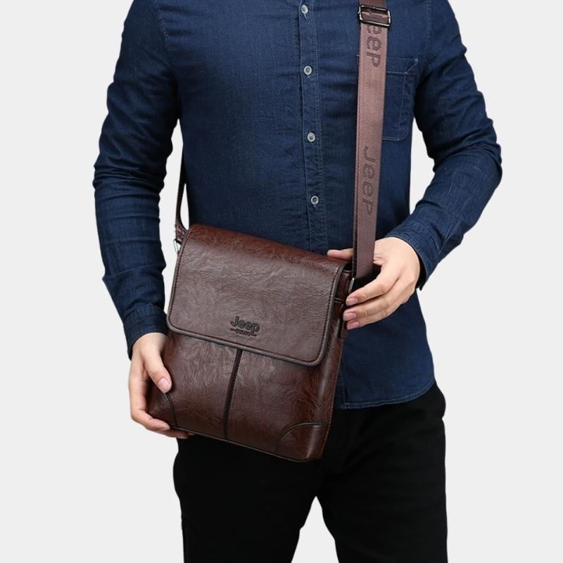 Bolsa Masculina Transversal de Couro - Magnata Classic Jeep